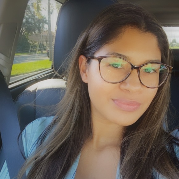 Meet your Posher, Stephanie - Picture 1 of 1